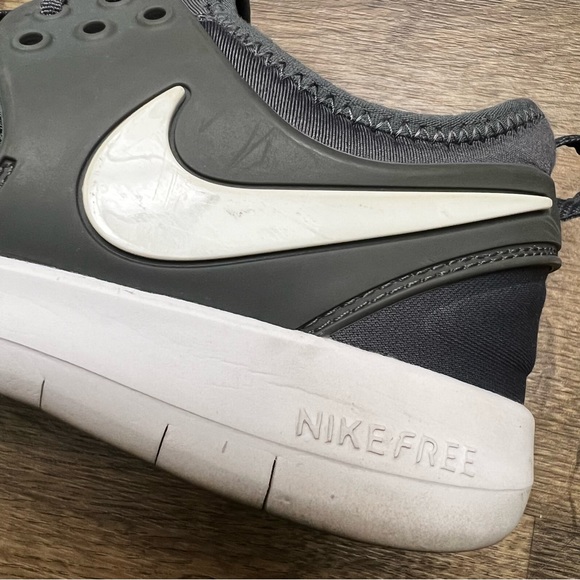 Nike Free TR7 Dark Gray and White Size Athletic Training Sneakers 7.5 - Picture 6 of 10